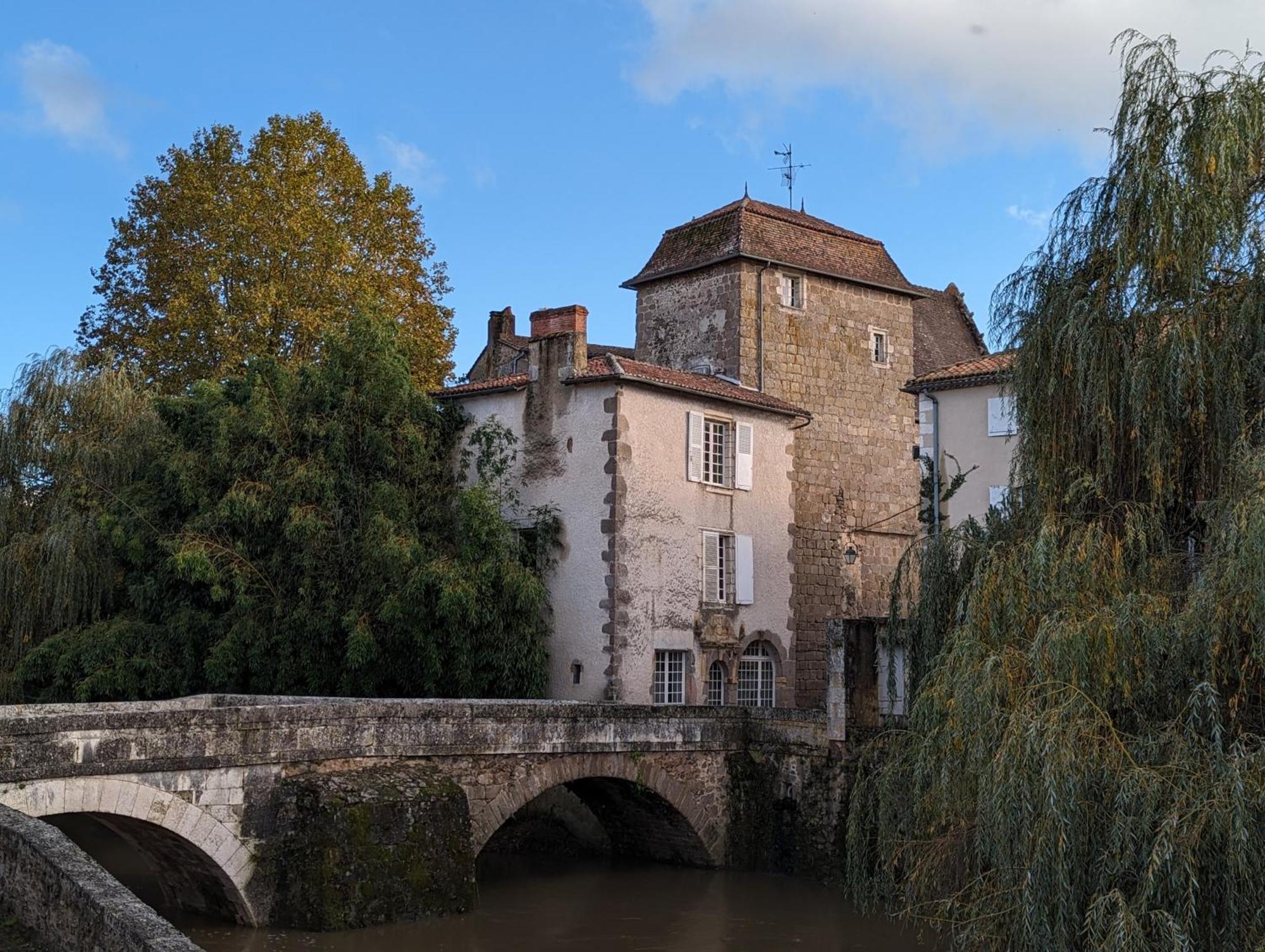 Manoir Des Arts Bed & Breakfast Confolens Exterior photo